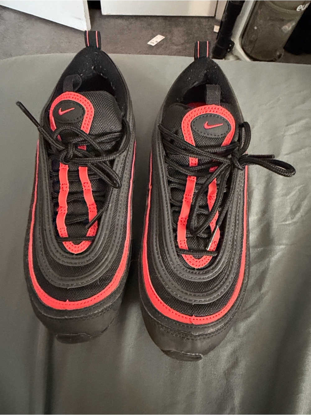 Nike Men’s Black & Red Running Sneakers